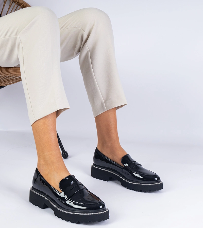 Hers Czarne mokasyny lakierowane zdobione cyrkoniami