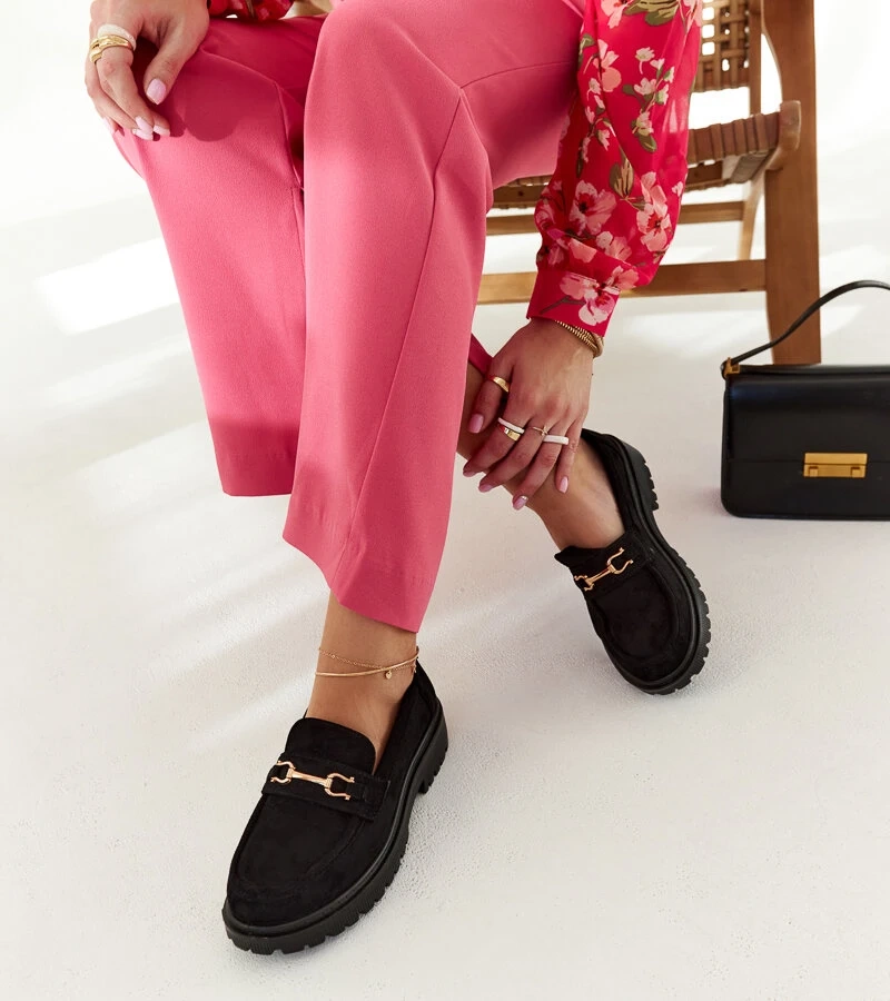 Czarne zamszowe mokasyny z klamerką