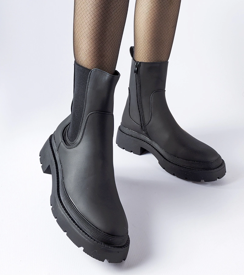 Czarne masywne ocieplane botki