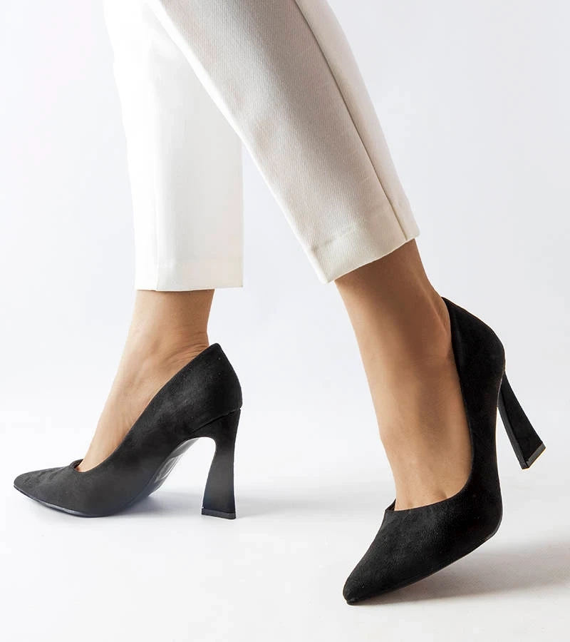 Czarne czółenka na asymetrycznej szpilce