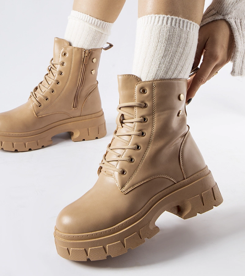 Beżowe botki na grubej podeszwie