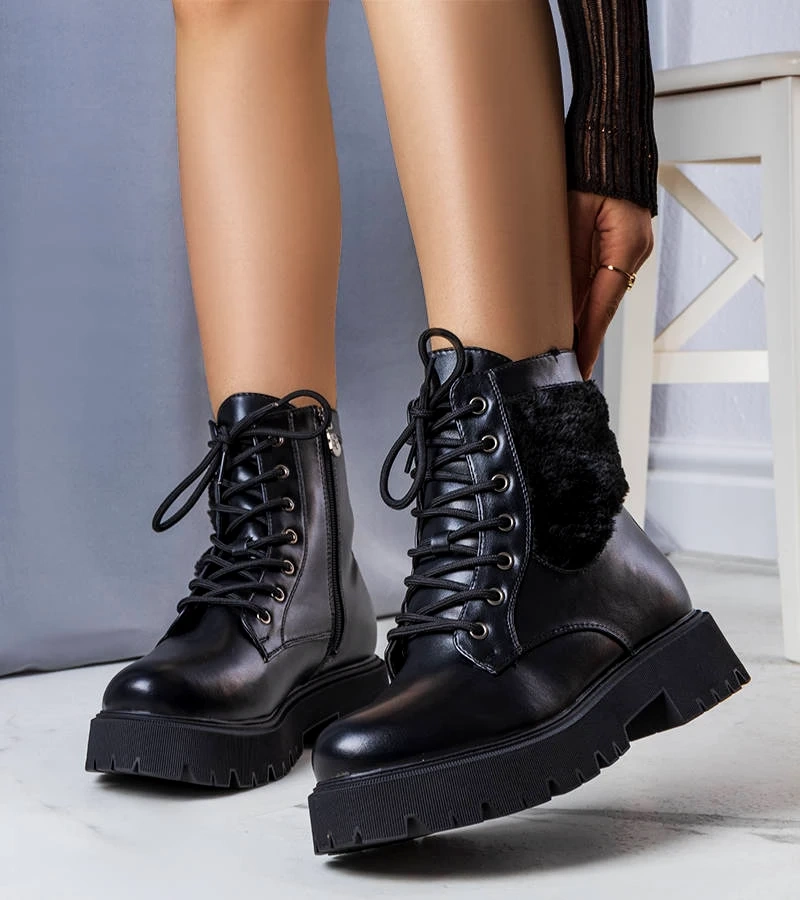 Czarne ocieplane traperki z futerkiem