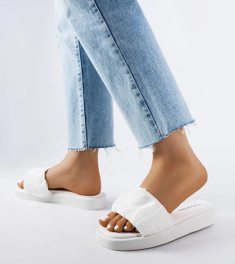 Hers Białe klapki na platformie z marszczeniem