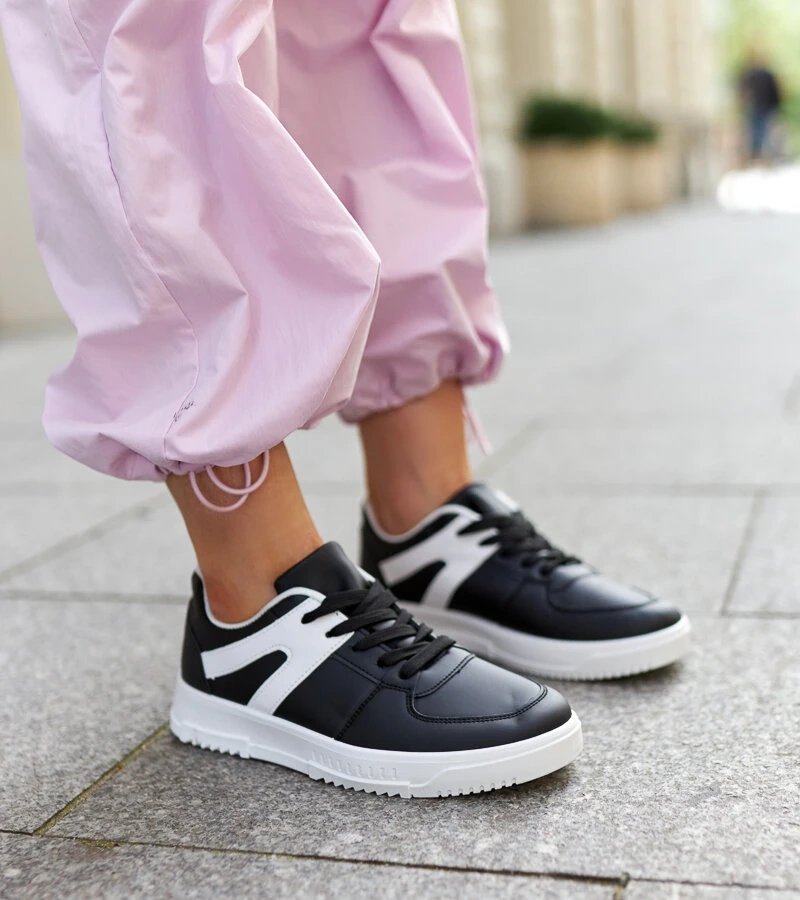Czarne sneakersy sportowe