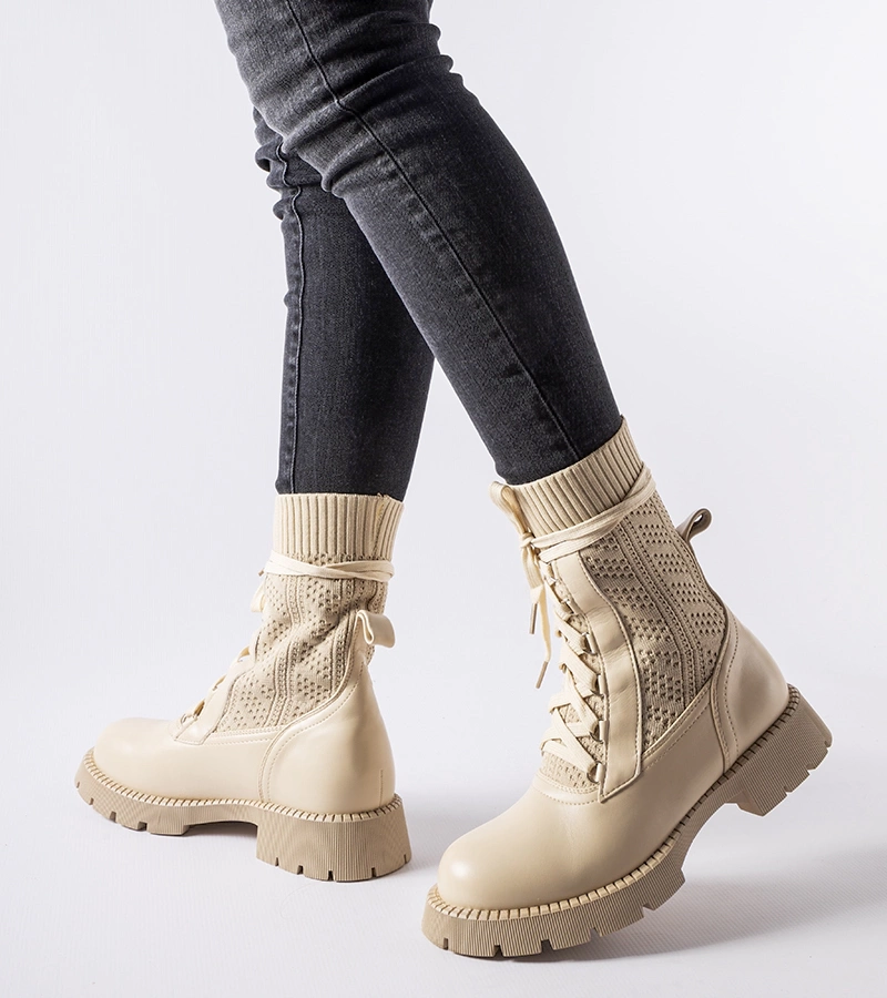 Beżowe ażurowe skarpetowe botki