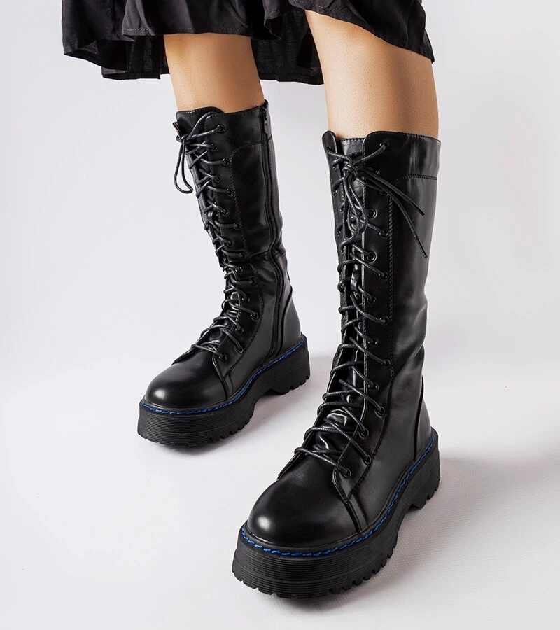 Wiązane czarne ocieplane kozaki