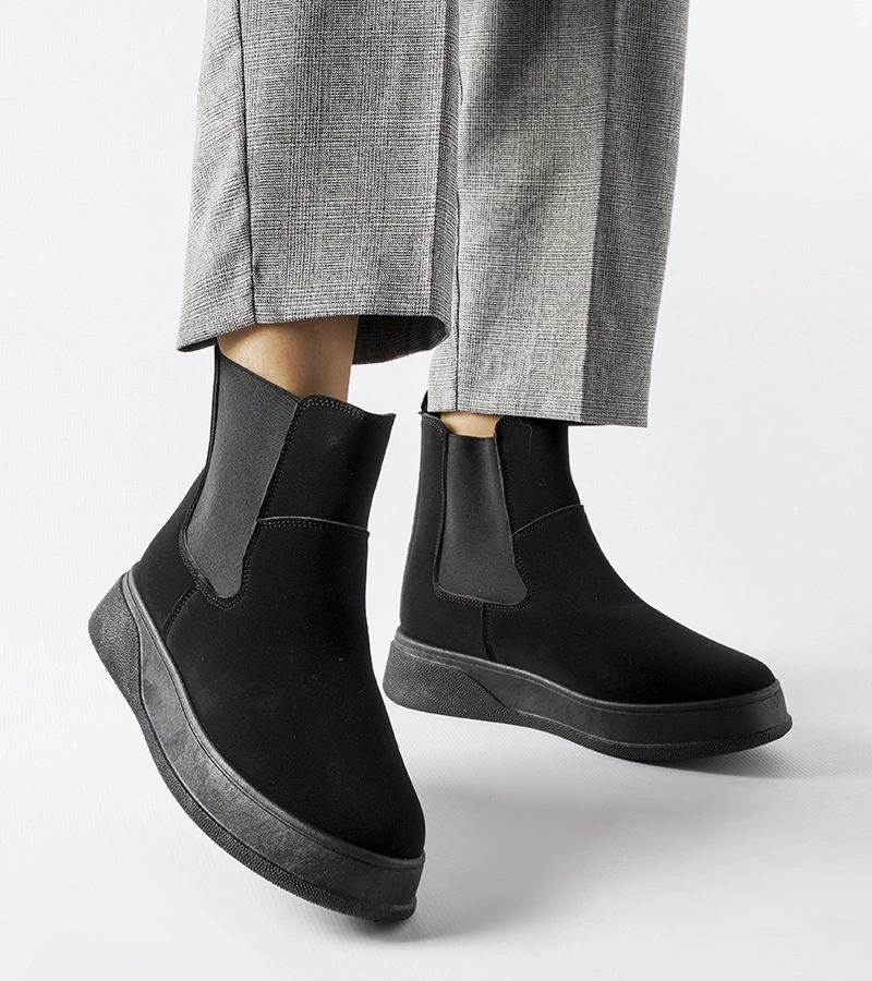 Czarne botki na platformie