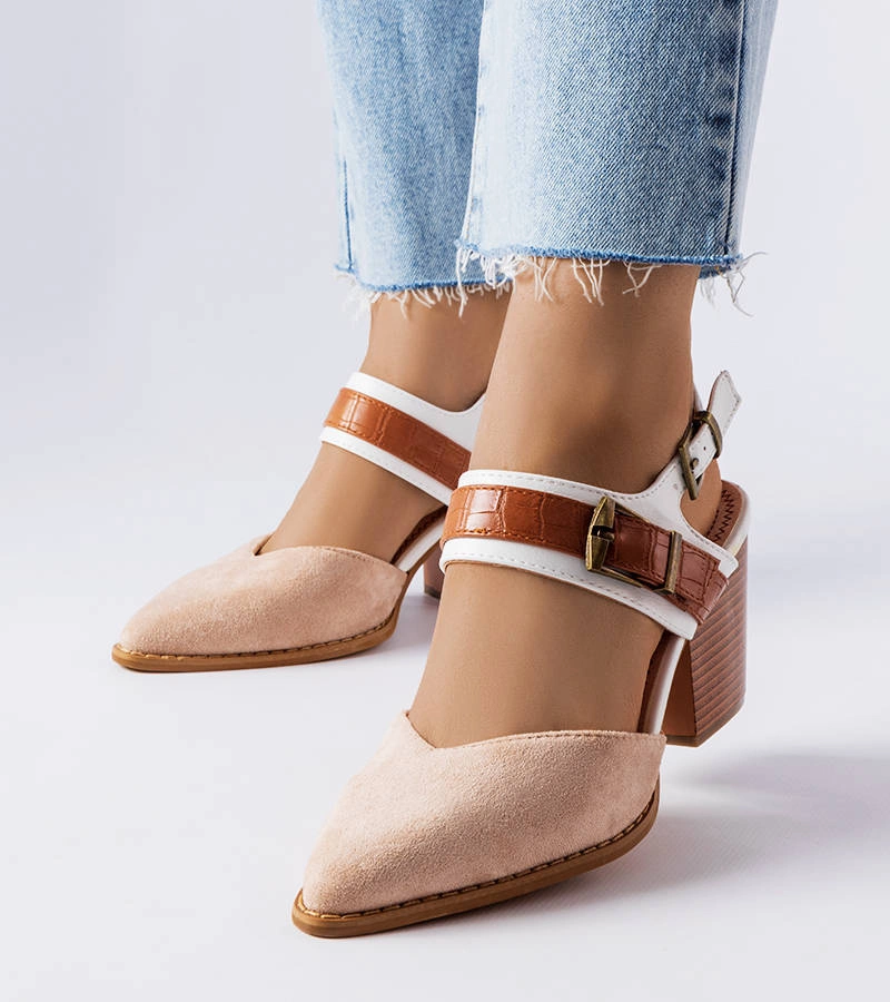 Beżowe czółenka na słupku