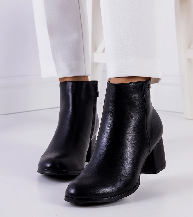 Czarne botki na obcasie eko-skóra