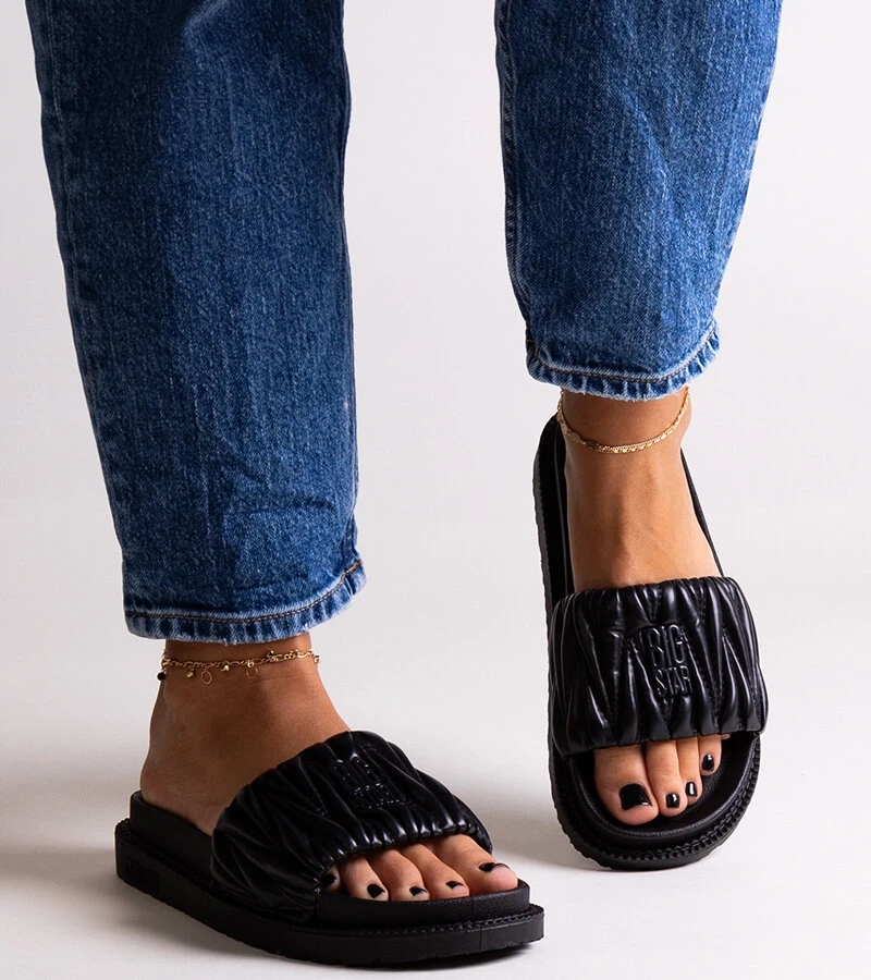 Czarne klapki z marszczeniem Big Star NN274A745