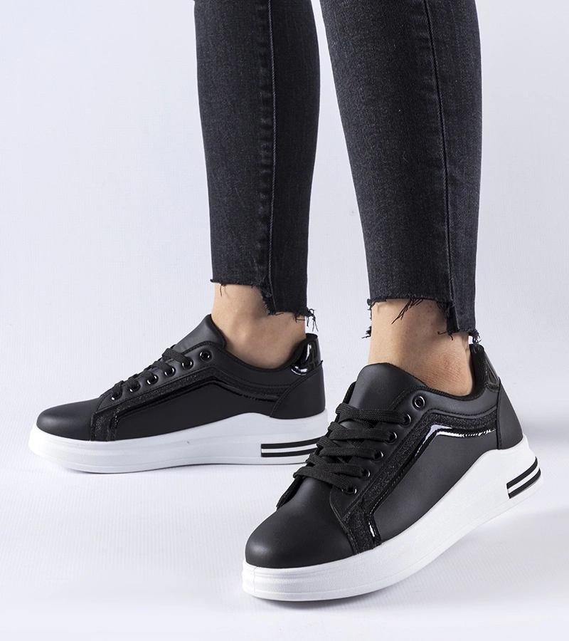 Czarne sneakersy na platformie