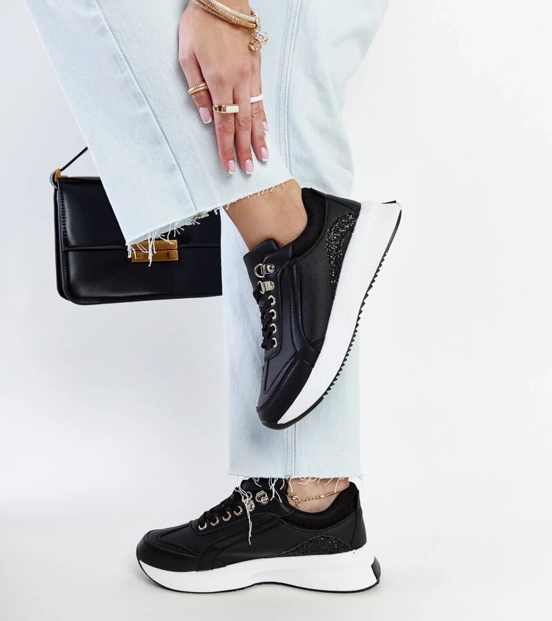 Czarne  sneakersy na platformie