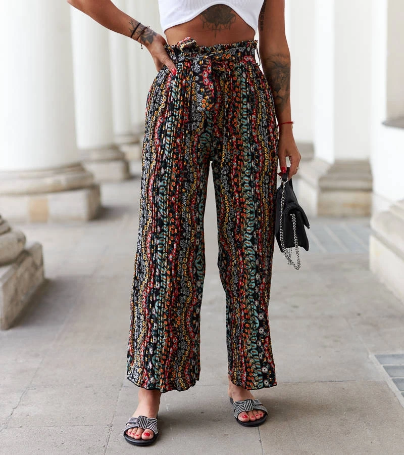 Czarne plisowane spodnie o swobodnym fasonie