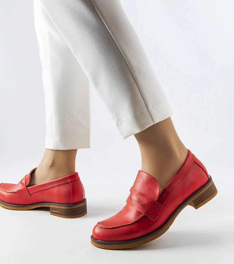 Czerwone gładkie mokasyny