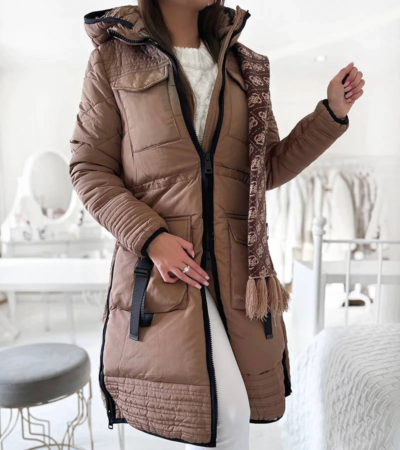 Brązowy taliowany płaszcz