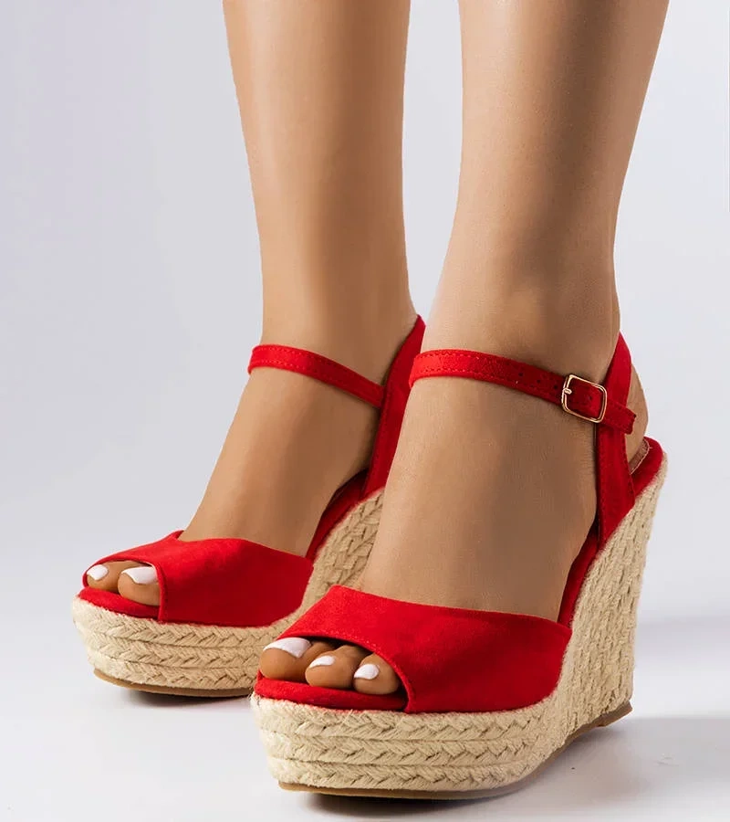 Czerwone espadryle na koturnie