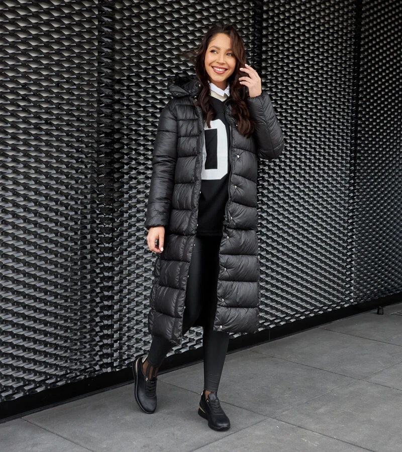 Czarny płaszczyk z odpinanym dołem