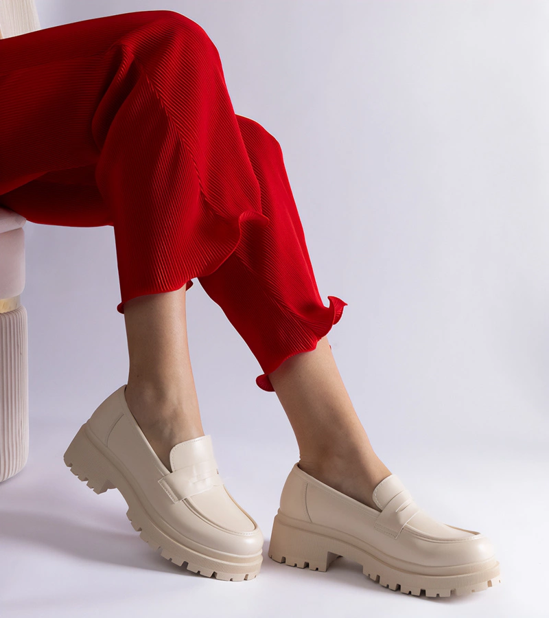 Beżowe mokasyny z ekoskóry