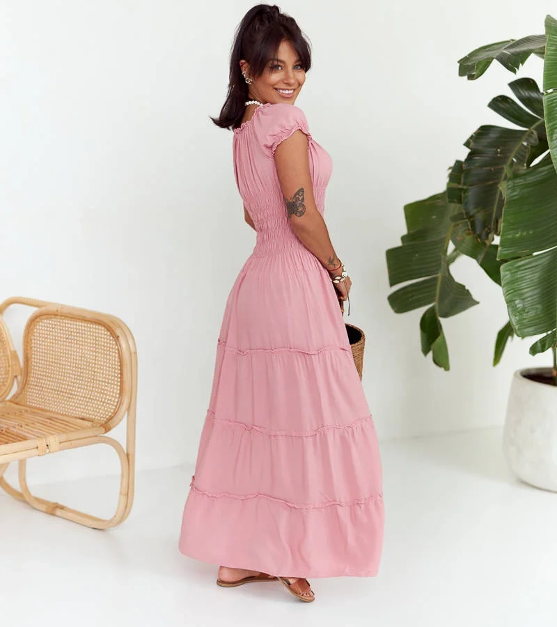 Czarna rozkloszowana sukienka na ramiączkach