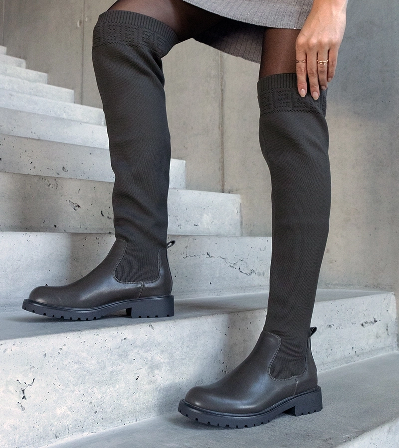 Zielone długie kozaki z elastyczną cholewką