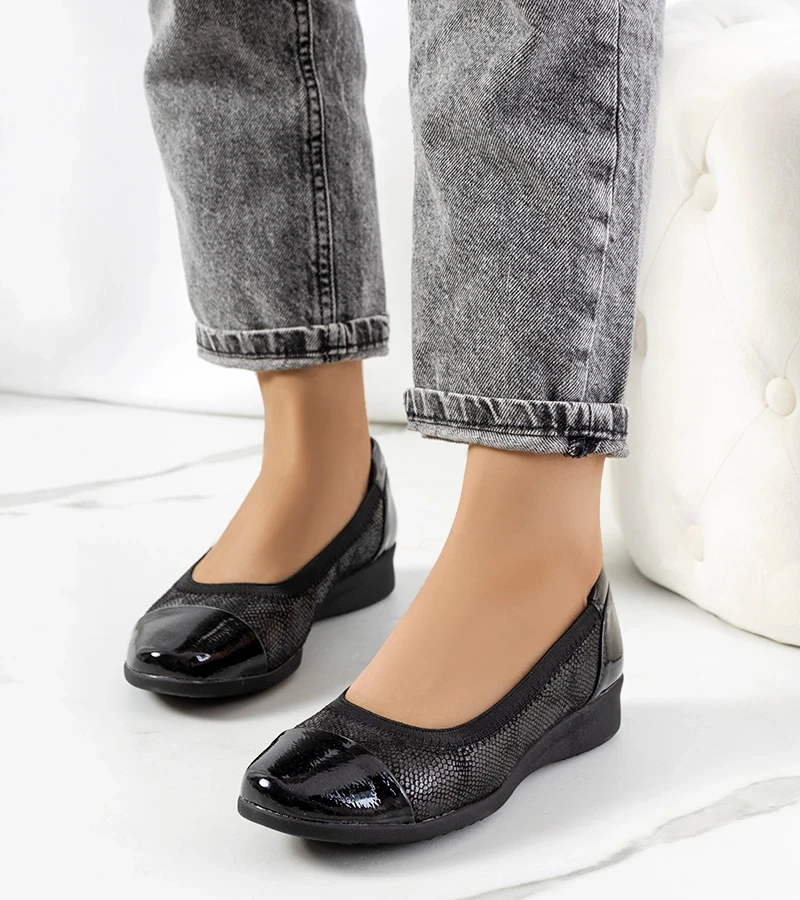 Czarne błyszczące baleriny