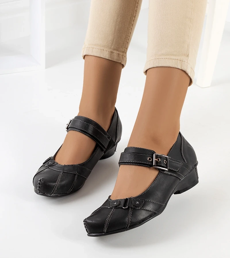 Czarne czółenka na niskim obcasie