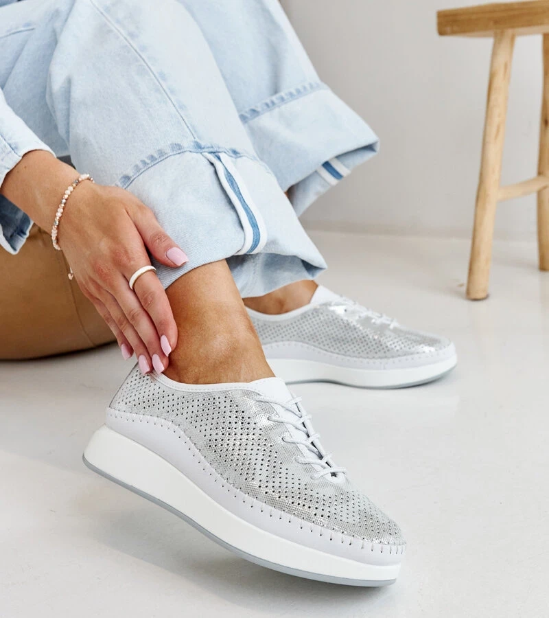 Srebrne skórzane sneakersy na platformie
