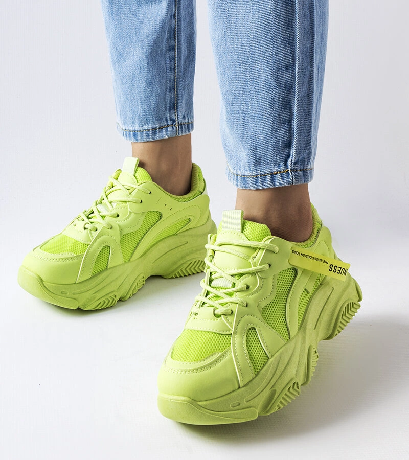 Zielone sneakersy na grubej podeszwie