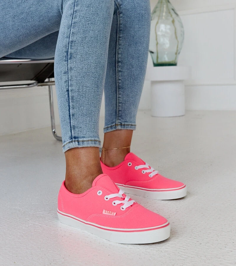 Jasnoróżowe klasyczne tenisówki