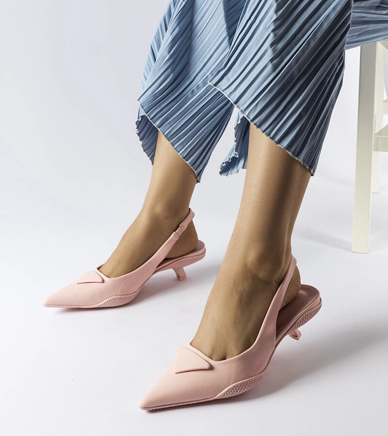 Białe sandały na niskim obcasie ze sportową podeszwą