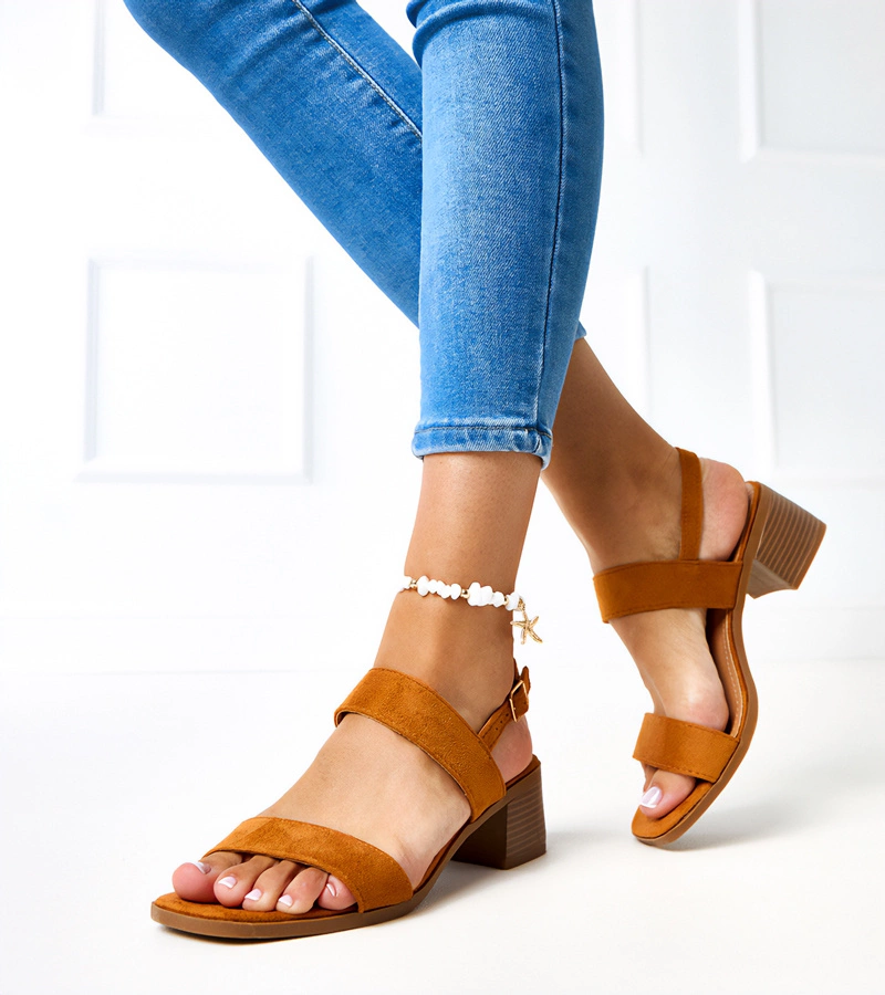 Hers Brązowe sandałki na słupku