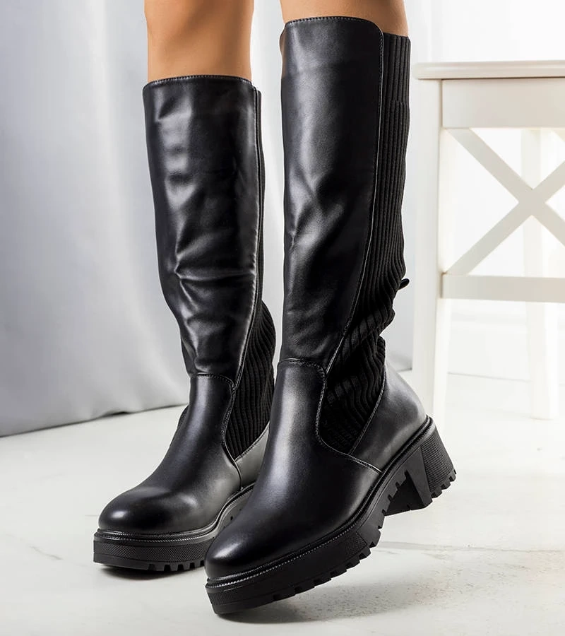 Wsuwane czarne kozaki ocieplane