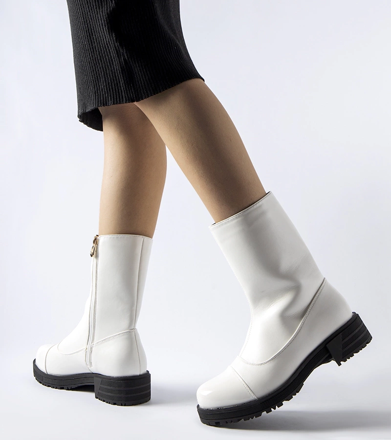 Białe ocieplane klasyczne botki