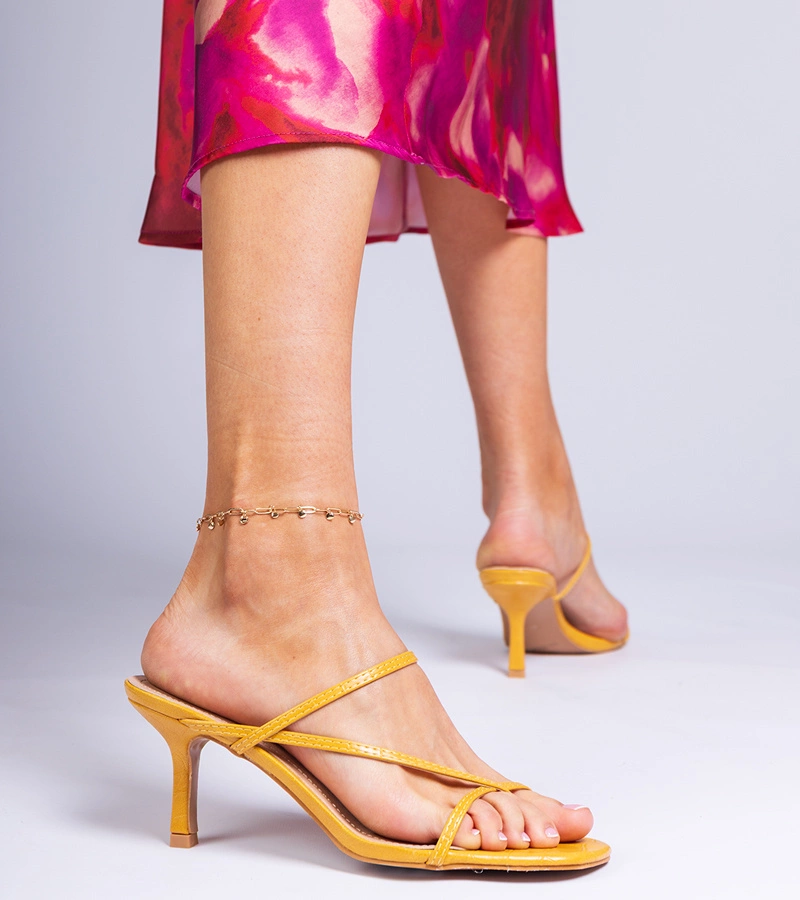 Hers Żółte klapki eleganckie na szpilce