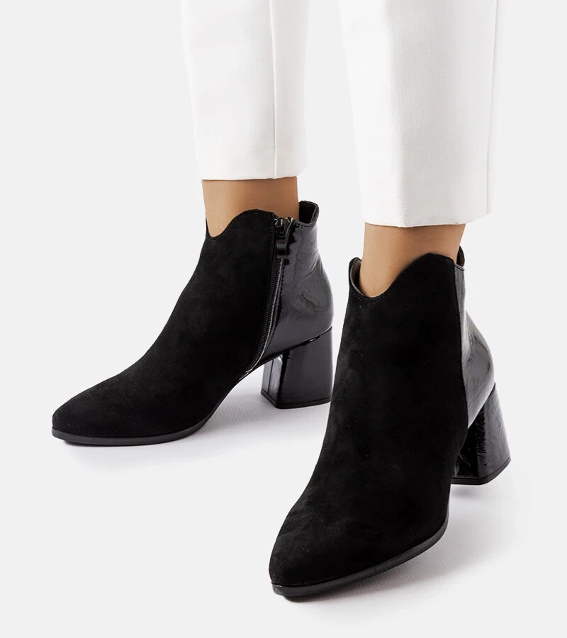 Czarne ocieplane botki na słupku