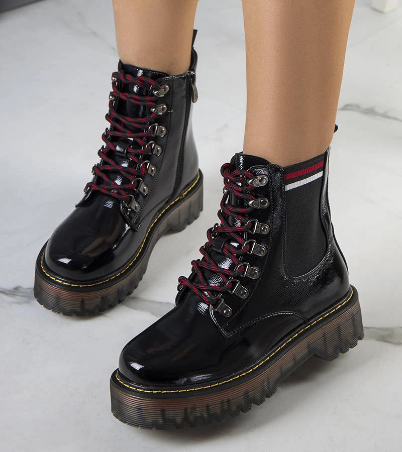 Czarne lakierowane workery damskie