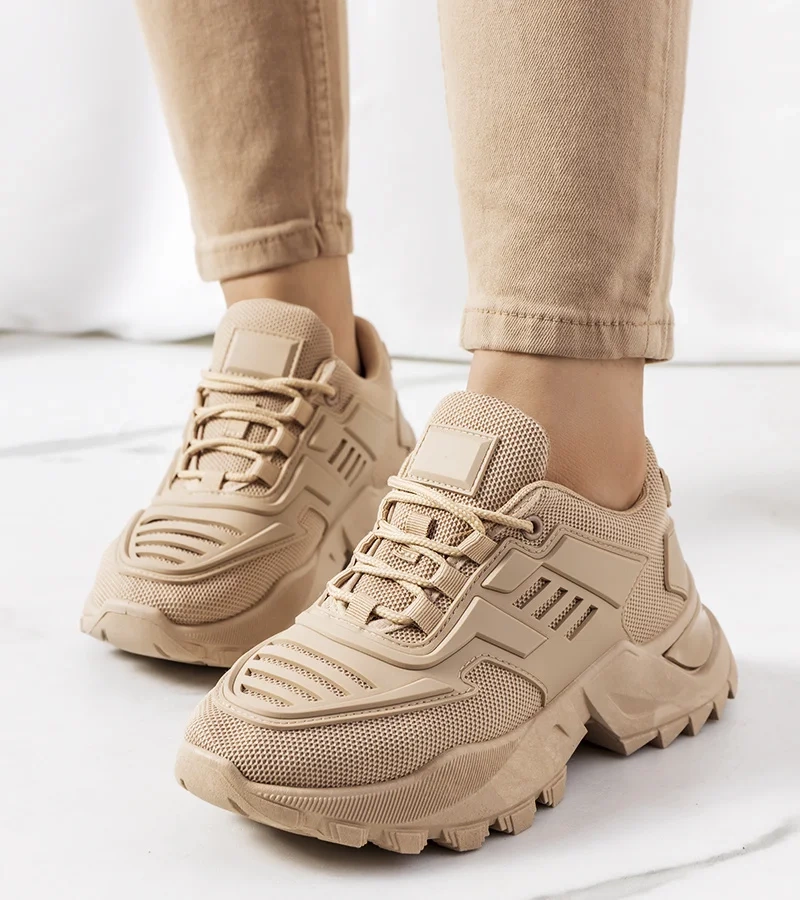 Brązowe sneakersy na masywnej podeszwie