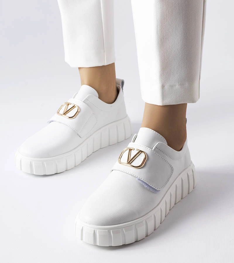 Białe sneakersy zapinane na rzep