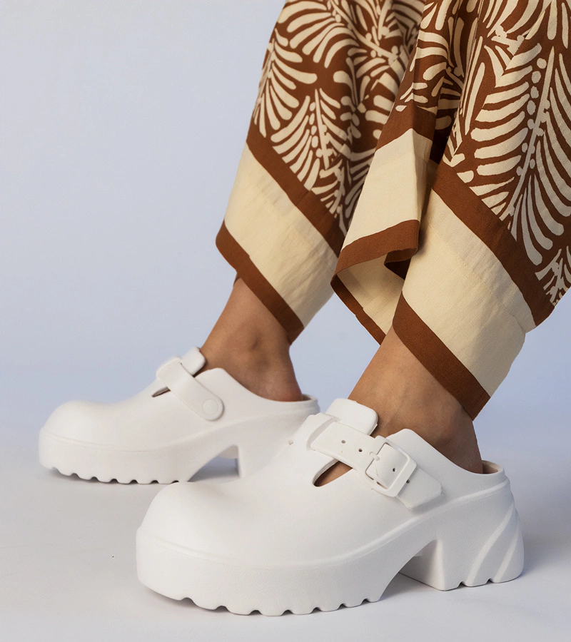 Hers Białe klapki chodaki zabudowane