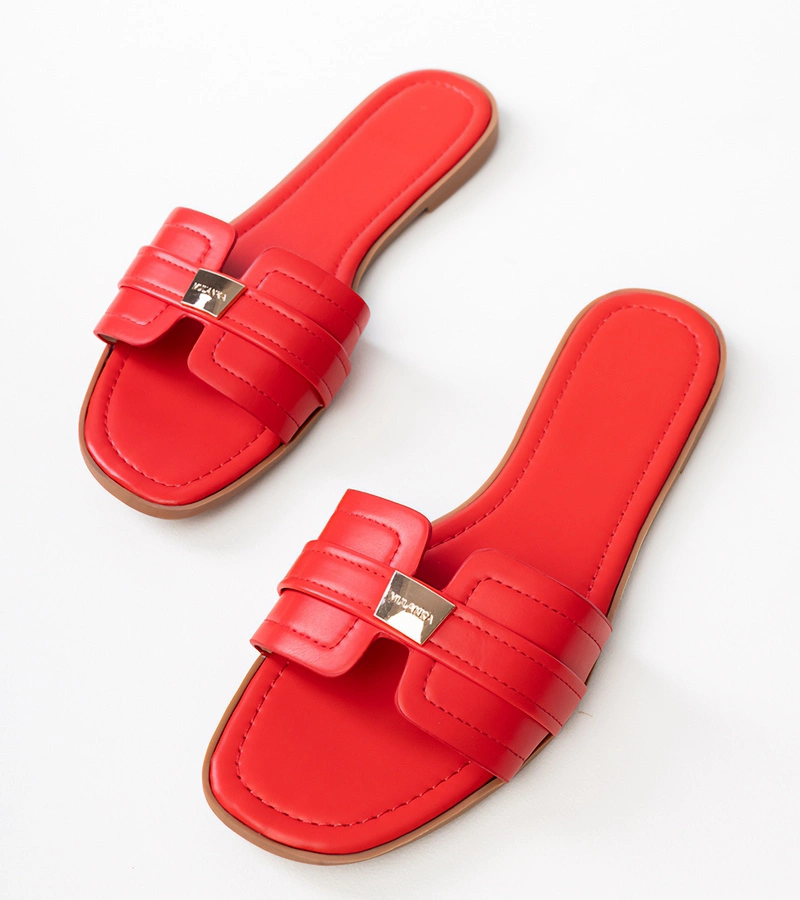 Hers Czerwone klapki damskie z ozdobą na pasku