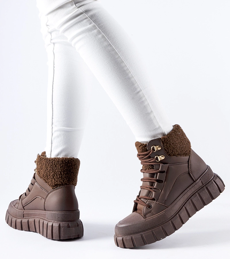 Brązowe botki na masywnej platformie