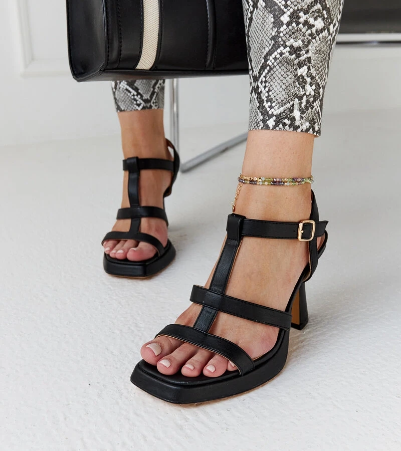 Czarne sandały na słupku eko-skóry