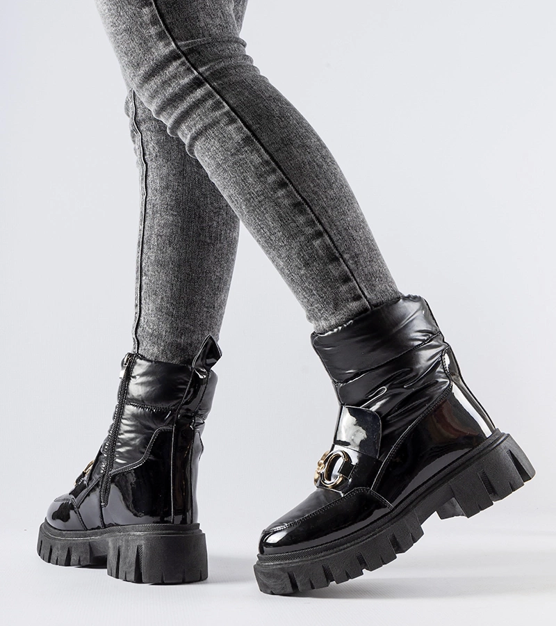 Czarne lakierowane śniegowce z klamerką