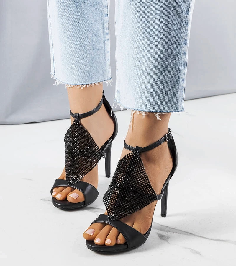 Hers Czarne sandałki na szpilce