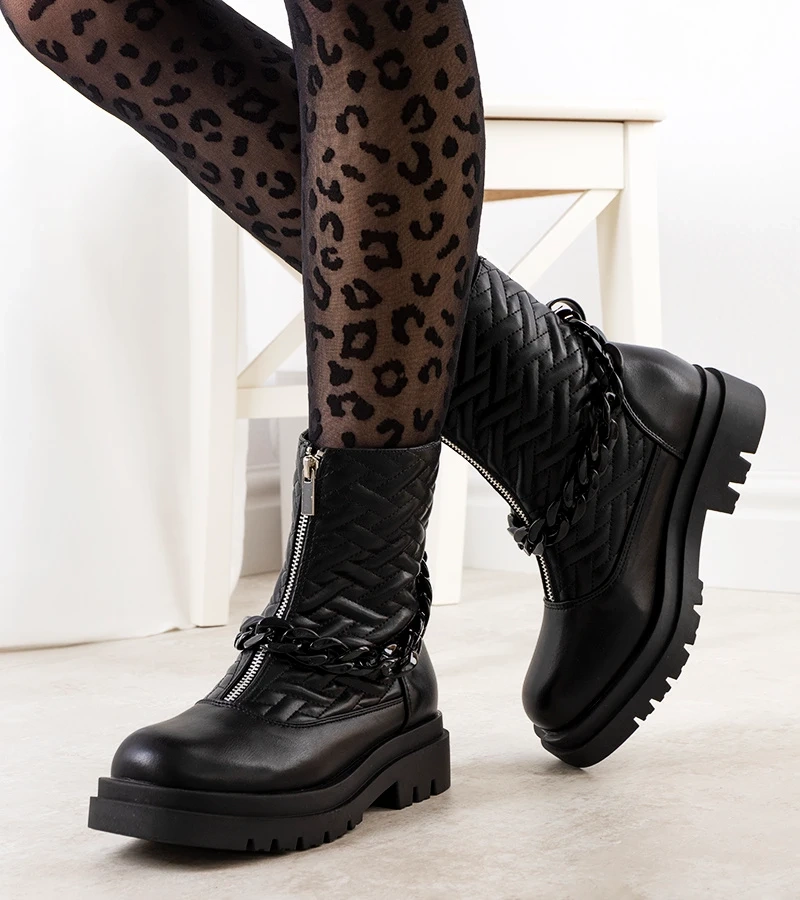 Czarne botki z łańcuchem