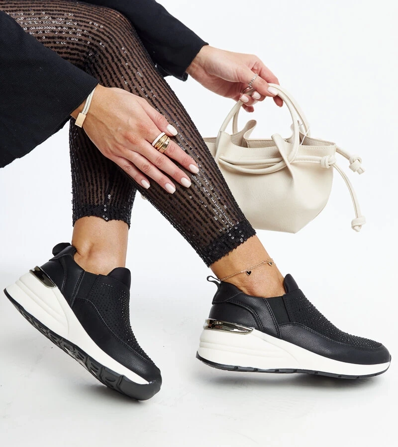 Czarne sneakersy na koturnie z cyrkoniami