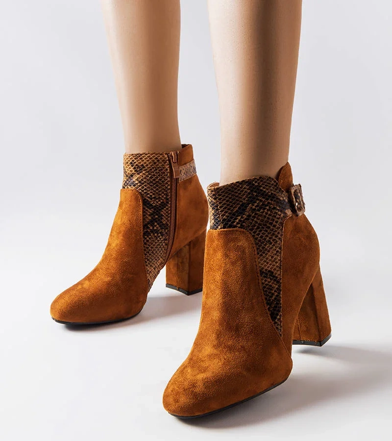 Brązowe botki w wężową wstawkę eko zamsz