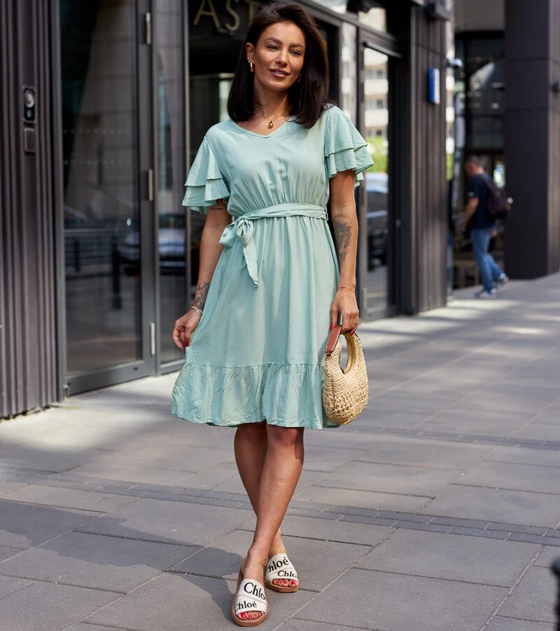 Zielona sukienka z paskiem