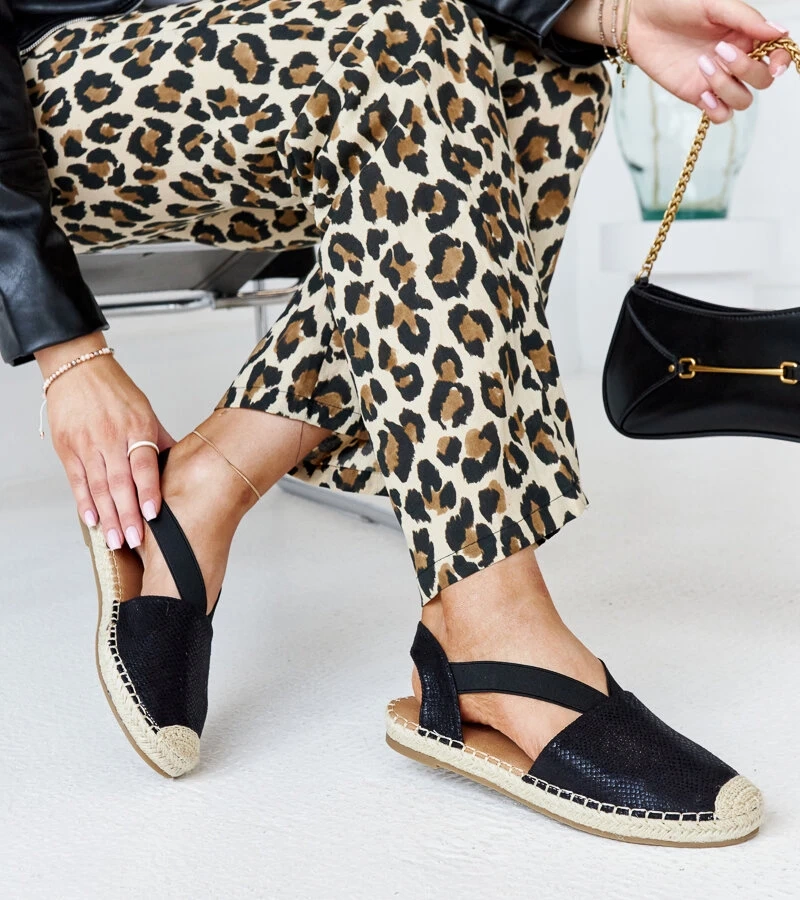 Czarne espadryle z odkrytą piętą