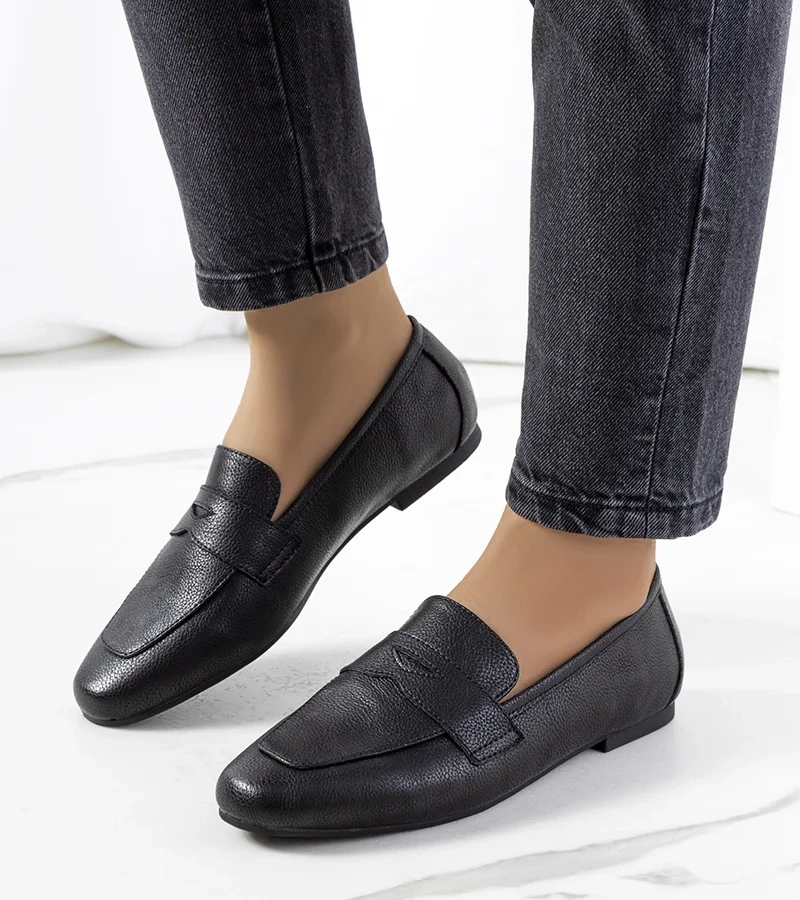 Czarne skórzane mokasyny